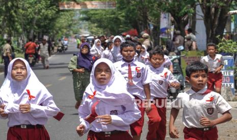 Putusan MK Gratiskan SD-SMP Disambut Positif, Pemda Tunggu Juknis Pelaksanaan dari Pusat