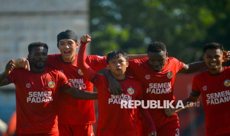Babak Pertama Laga Penentuan Degradasi Liga 1: Semen Padang dan Barito Masih Imbang, PSS Unggul