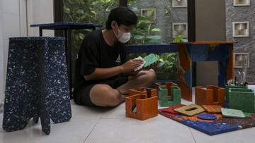 Intip Pembuatan Furnitur dari Limbah Plastik di Serang