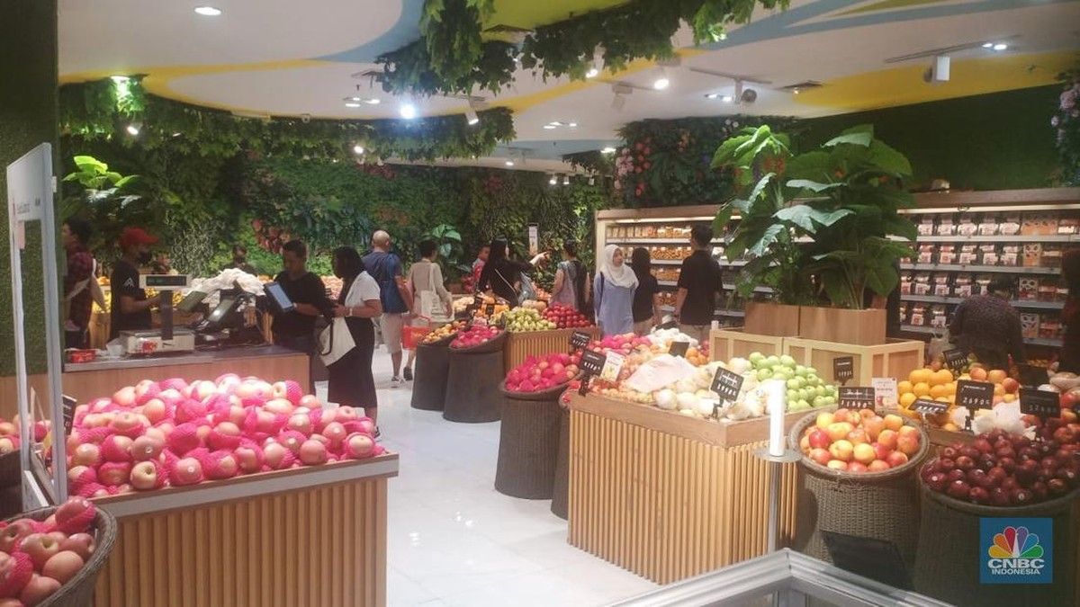 Ada Diskon Jumbo, Produk Segar di Transmart Kokas Diburu Pengunjung