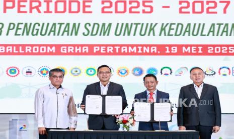 Disaksikan Menaker, Pertamina dan Serikat Pekerja Teken Perjanjian Kerja