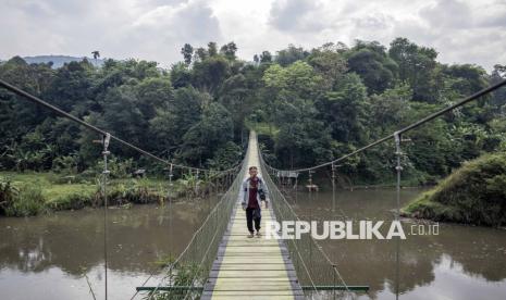 Menilik Potensi Ekowisata Jembatan Gantung Citarum di Cihampelas