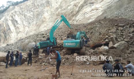 Longsor Susulan Terus Terjadi di Gunung Kuda, Enam Korban Belum Ditemukan