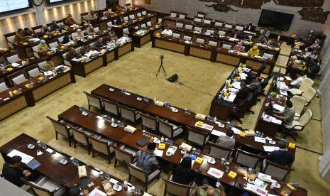 DPR Minta OJK Tunda Skema Co-Payment Asuransi Kesehatan