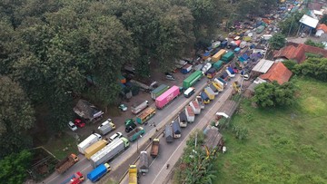 Tolak Aturan ODOL, Sopir Truk Blokir Jalur Pantura