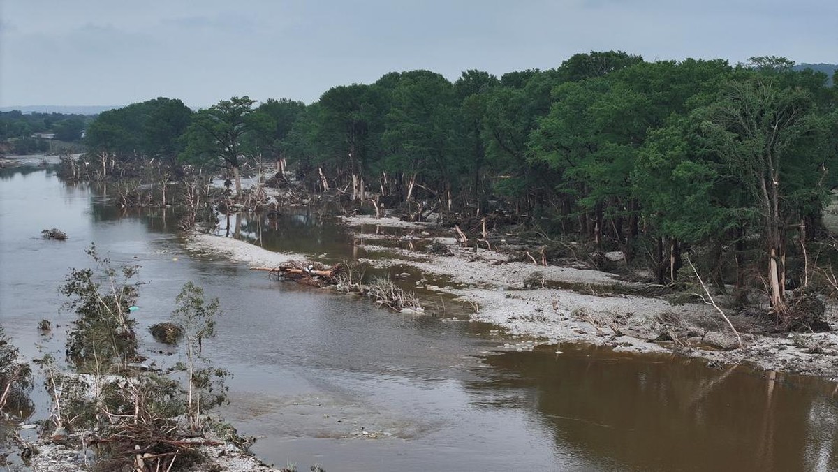 Banjir Bandang Tewaskan 51 Orang, 27 Anak-anak Hilang Terseret Air Bah